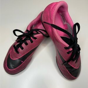 Nike Pink and Black Athletic Cleats Shoes Sleek Design Youth Size 1 GUC